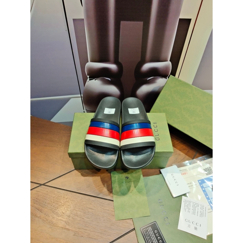 G*u*i slippers